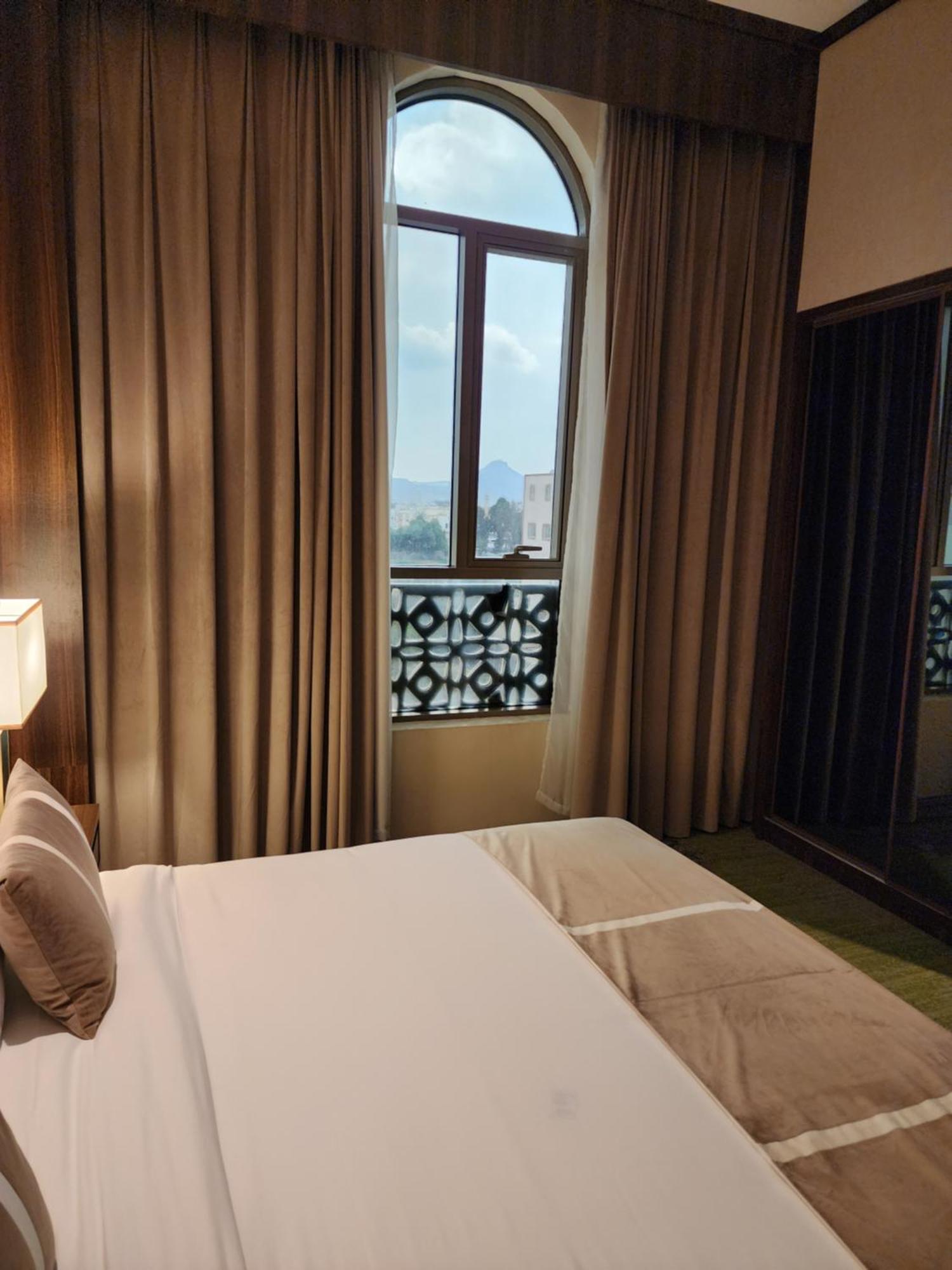 Azar Hotel Ahad Rafidah Extérieur photo